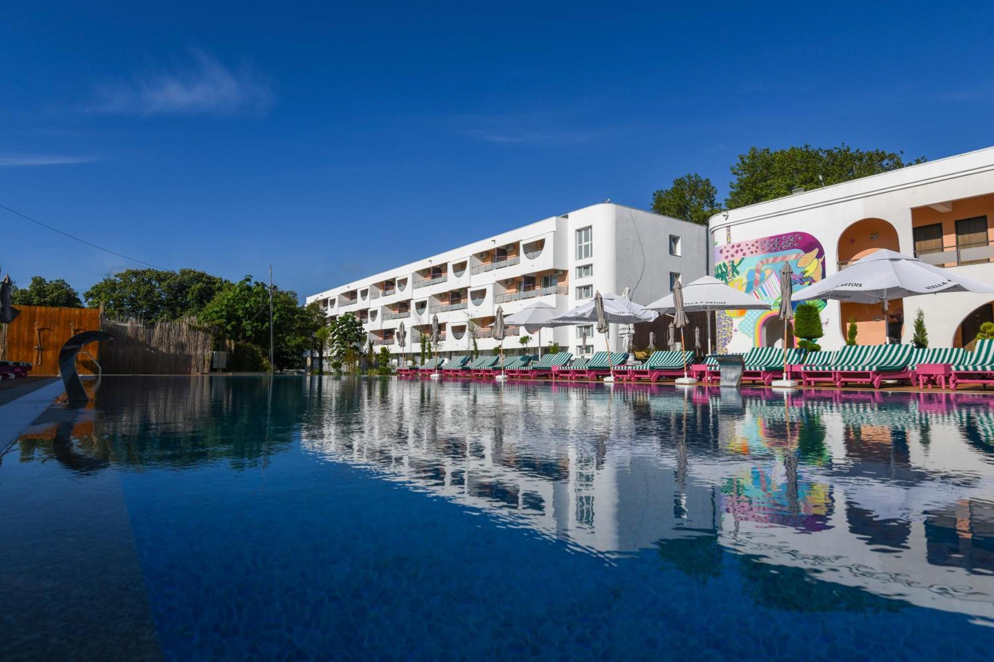 Hotel Ibis Styles Venus Exterior foto