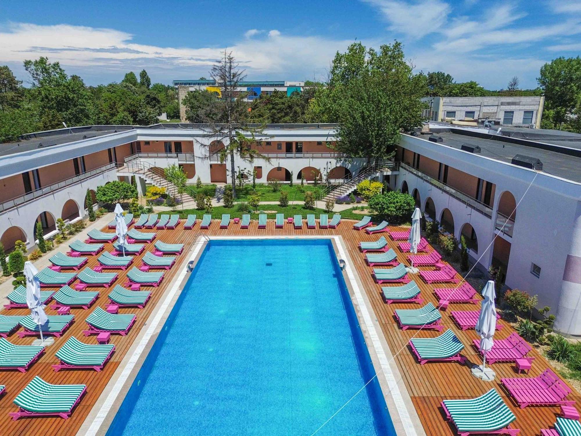 Hotel Ibis Styles Venus Exterior foto