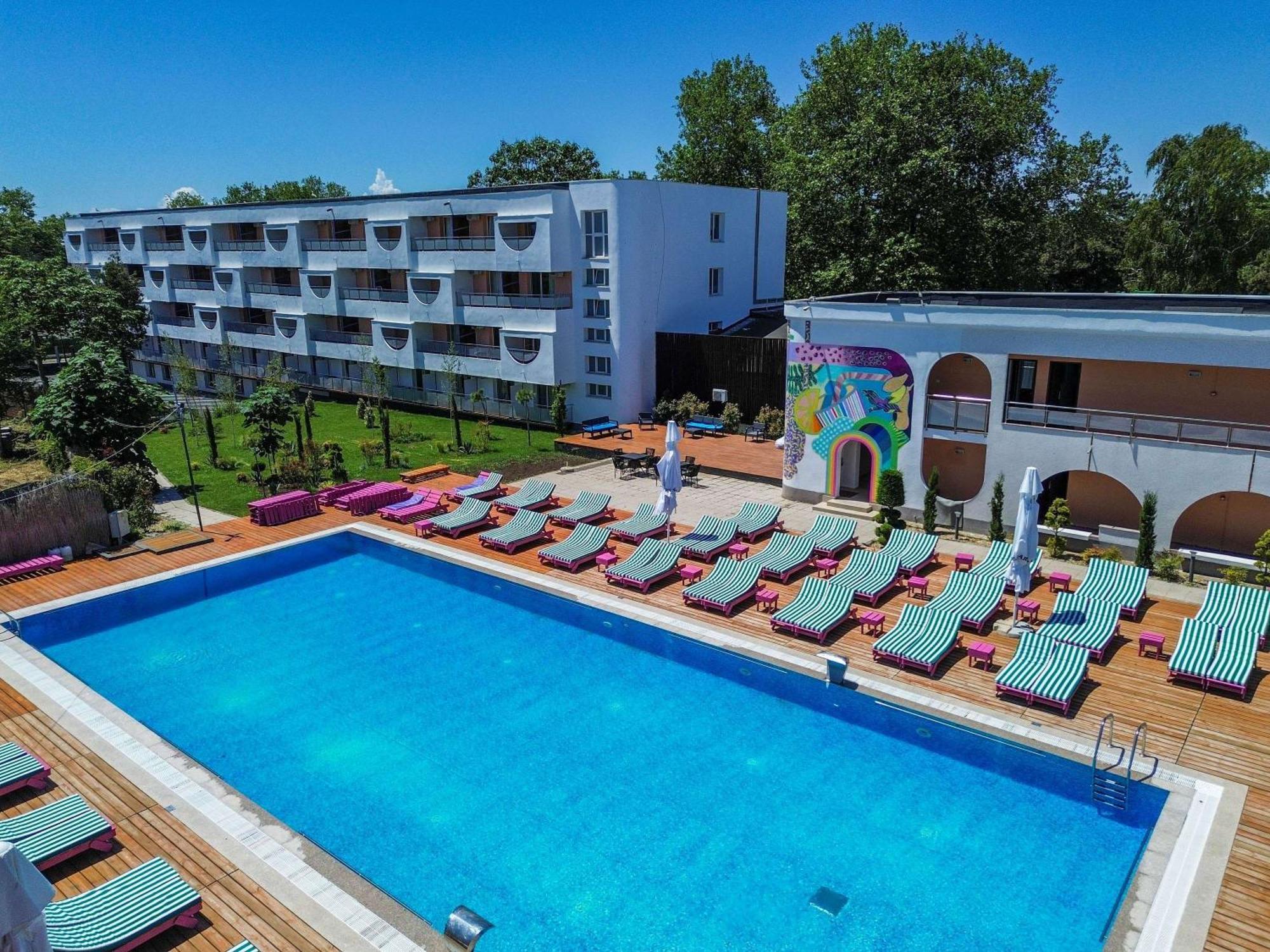 Hotel Ibis Styles Venus Exterior foto
