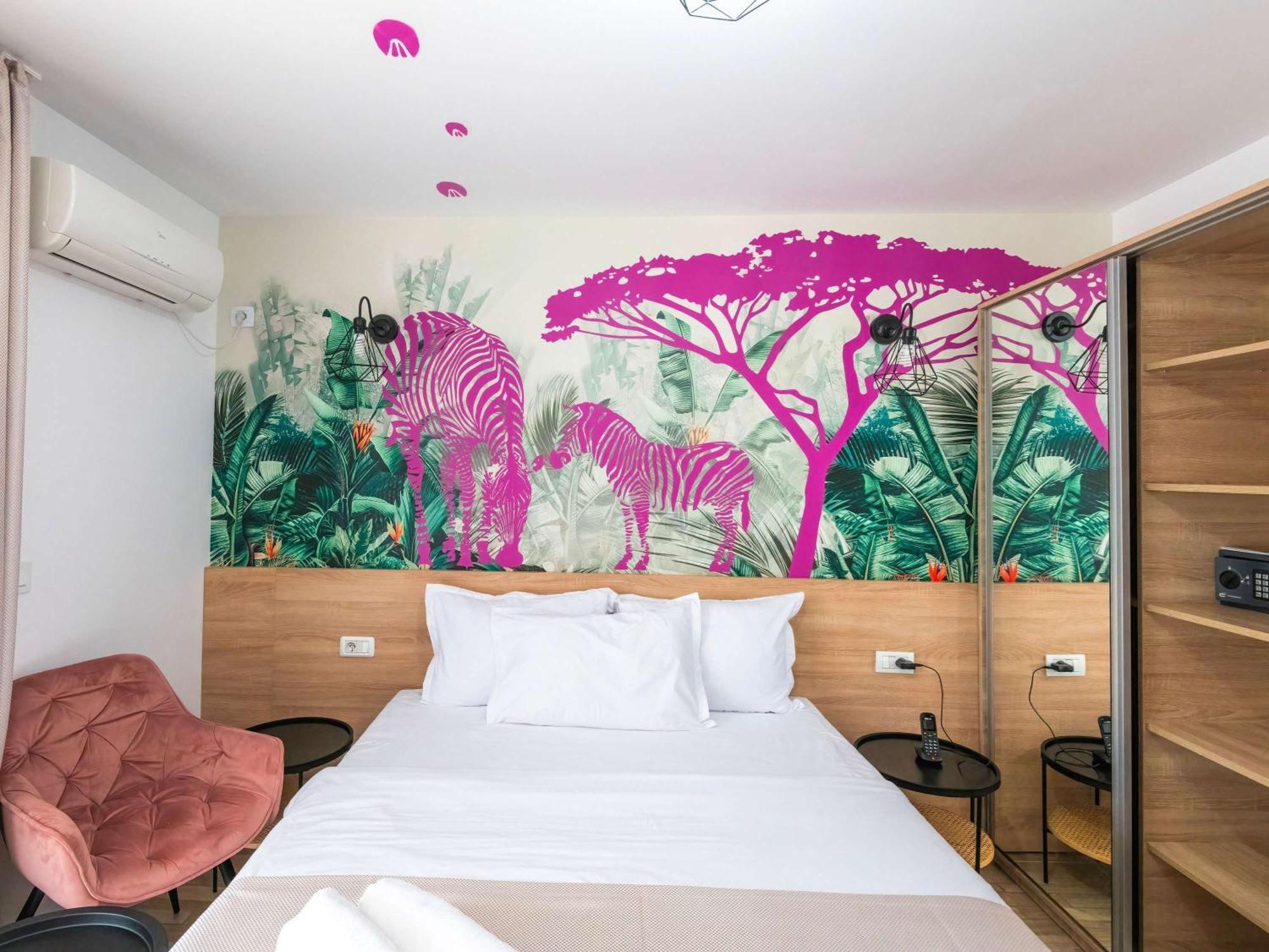 Hotel Ibis Styles Venus Exterior foto