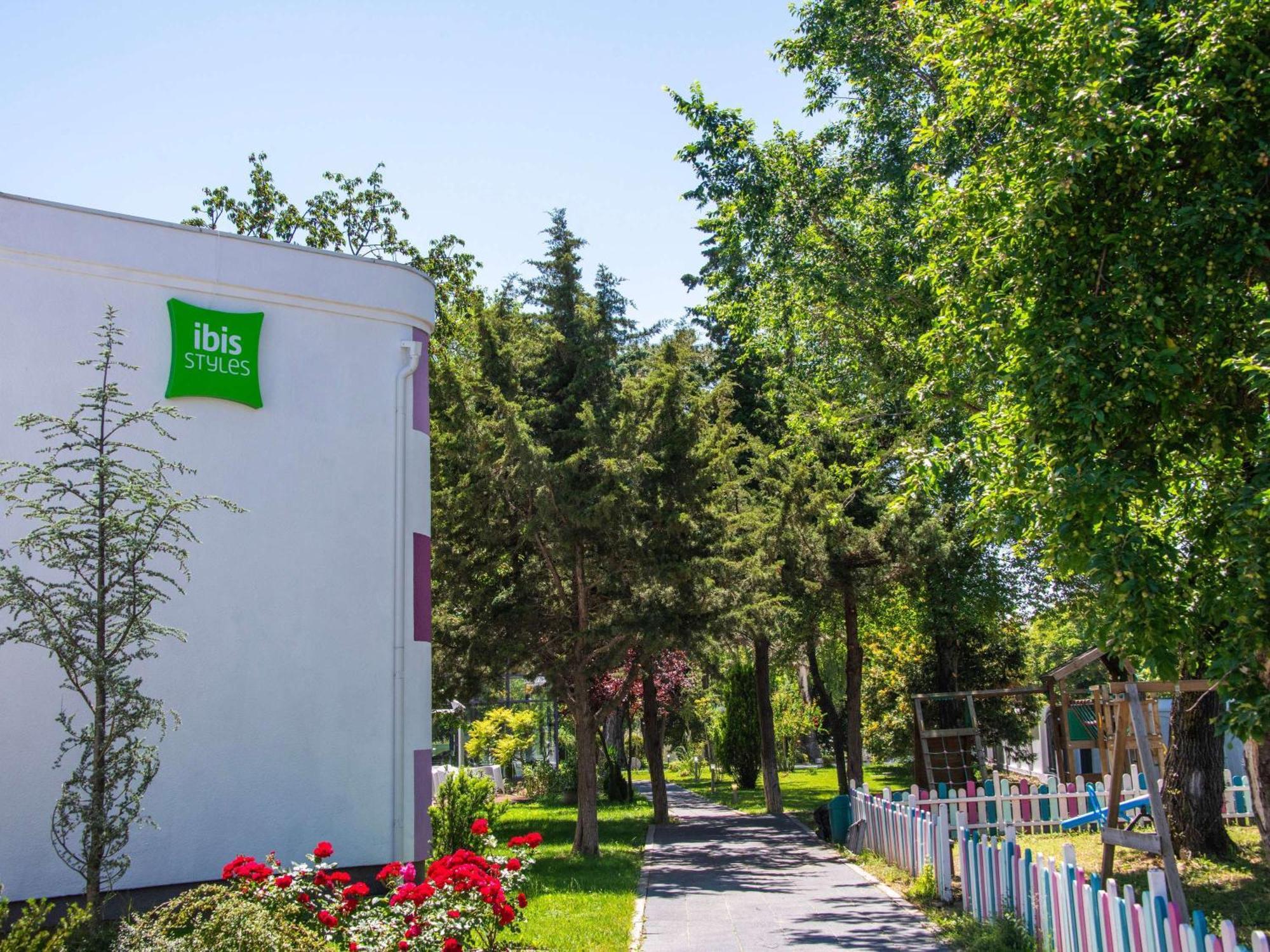 Hotel Ibis Styles Venus Exterior foto